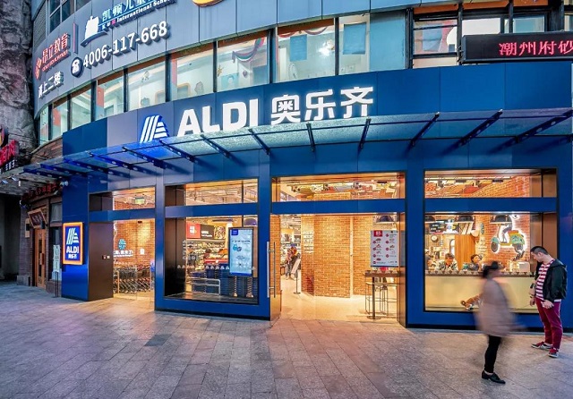 aldi奥乐齐超市门头设计采用其品色蓝色,结合门头造型及logo招