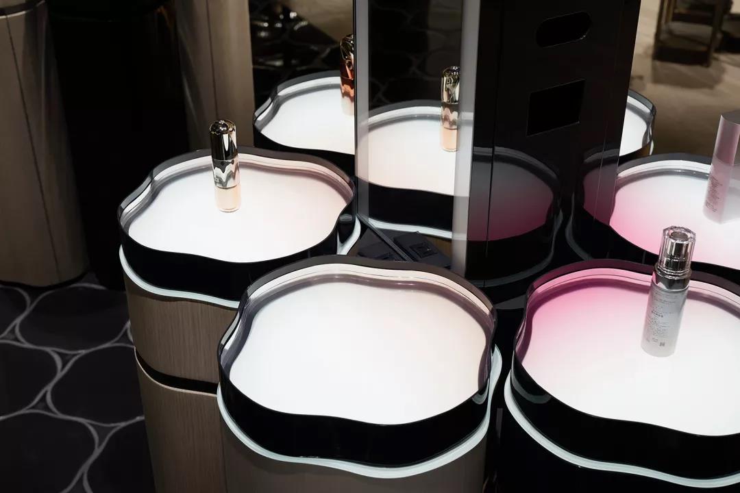 资生堂首层的灯光设计