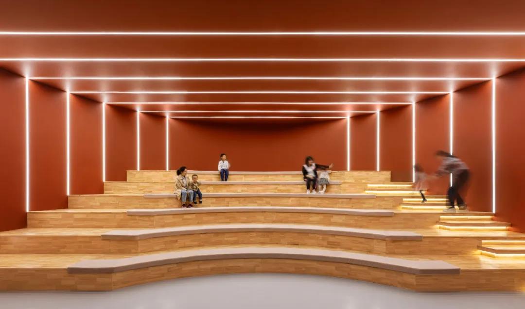 多功能复合空间设计：零售+书店+餐饮+娱乐